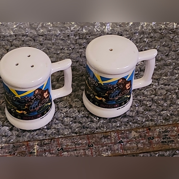 Vintage China Salt & Pepper Shakers - Picture 7 of 9